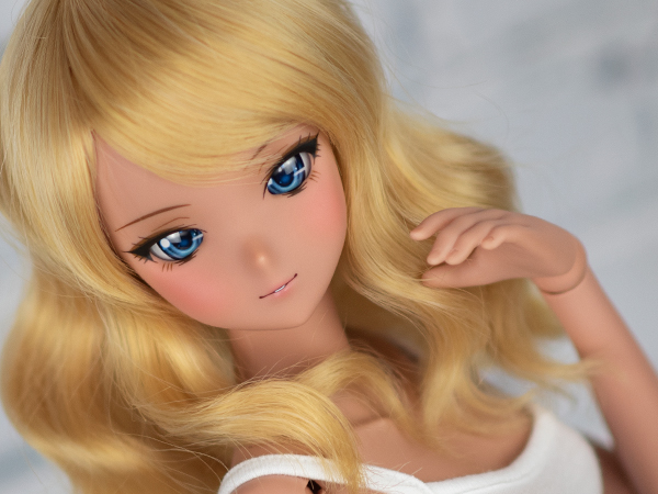 Unboxing Smart Doll Athena – Pictures, Default Look & more